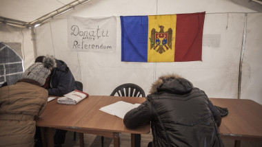 Improvised protest camp in front of the Parliament and Government of Moldova buildings in Chisinau