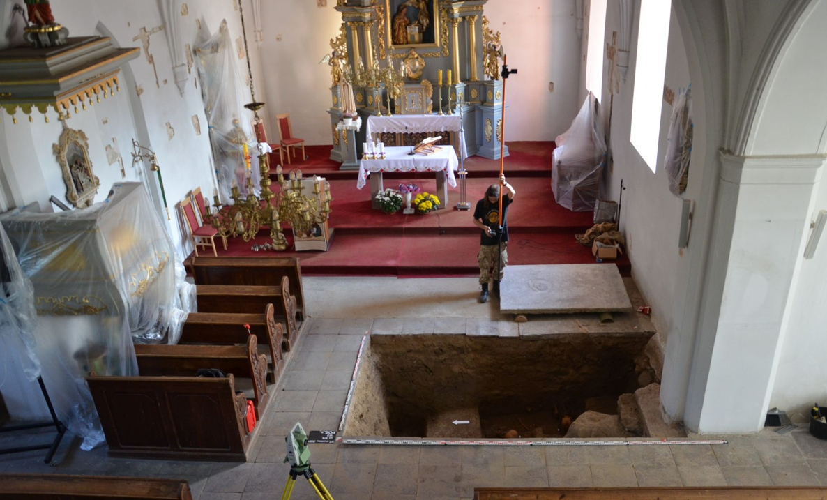 Scheletul unui „vampir” a fost descoperit într-o biserică din Polonia. Ce detalii șocante au găsit arheologii