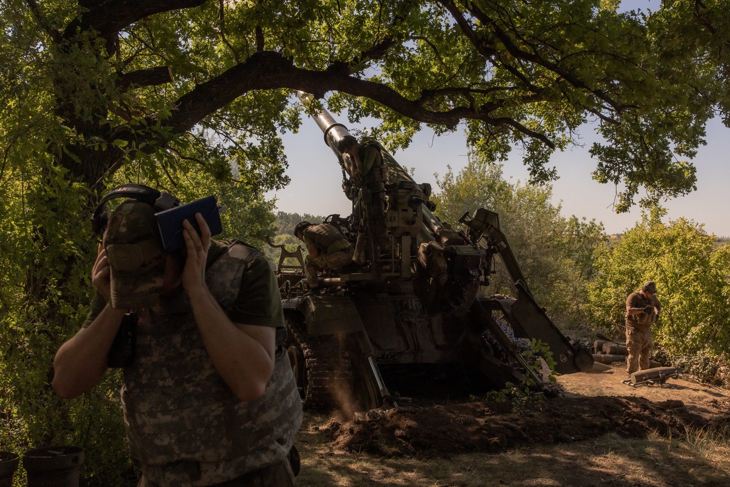 Trei jurnaliști, printre care și un român, anchetați de FSB după ce au trecut ilegal frontiera din Ucraina în Kursk