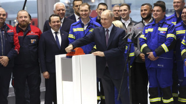 Russian President Putin Launches Novatek-Murmansk LNG Plant