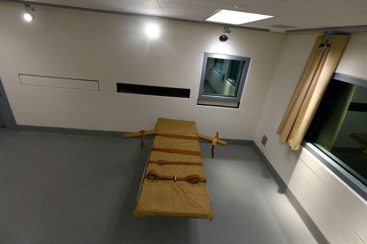 SUA au executat doi condamnați la moarte: unul a fost ucis prin inhalare de azot, metodă denunțată de ONU și comparată cu tortura