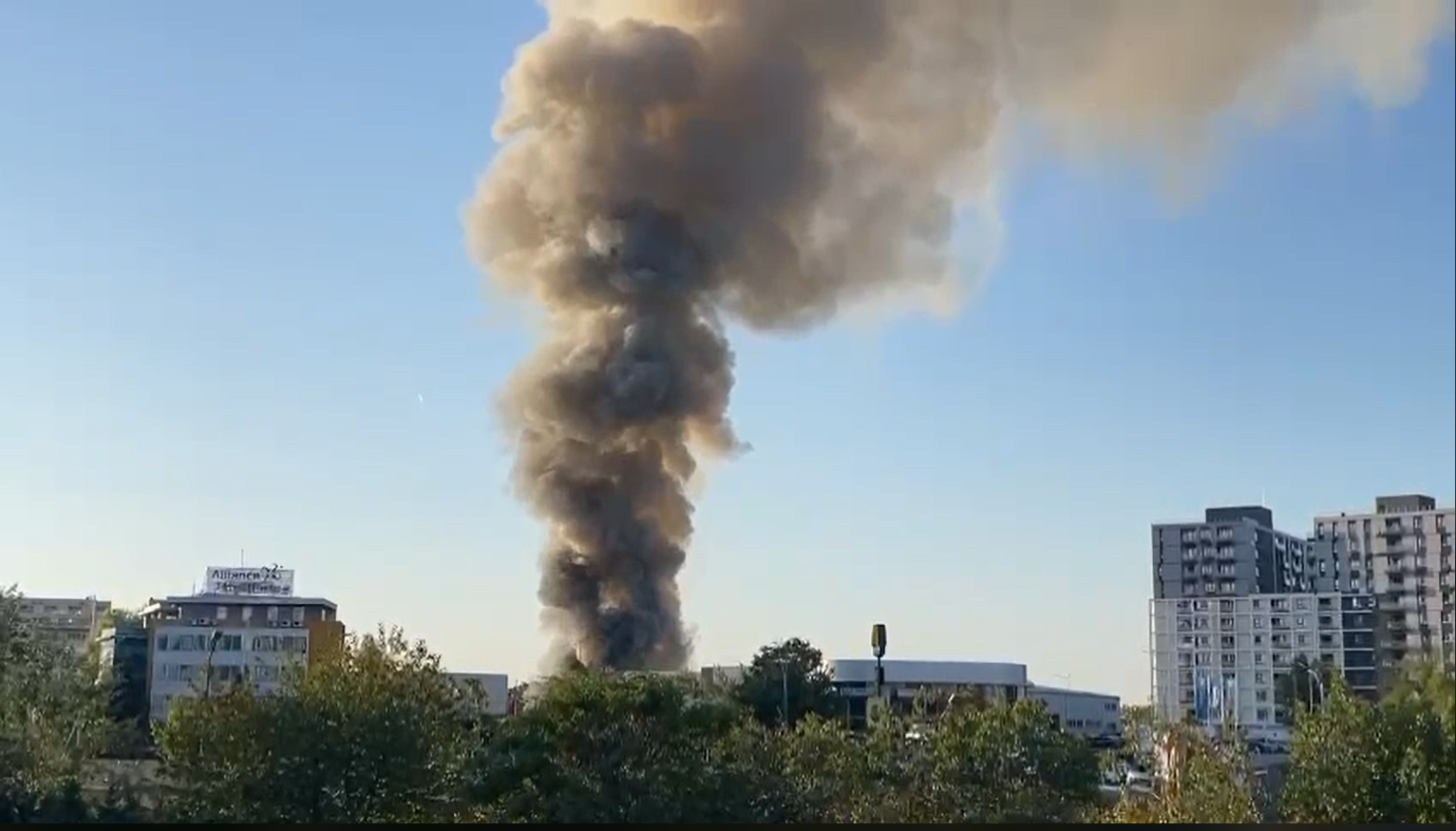 Incendiul din București, de la containerele în care locuiau ucraineni, a fost stins. Unui minor i-a fost acordat primul ajutor