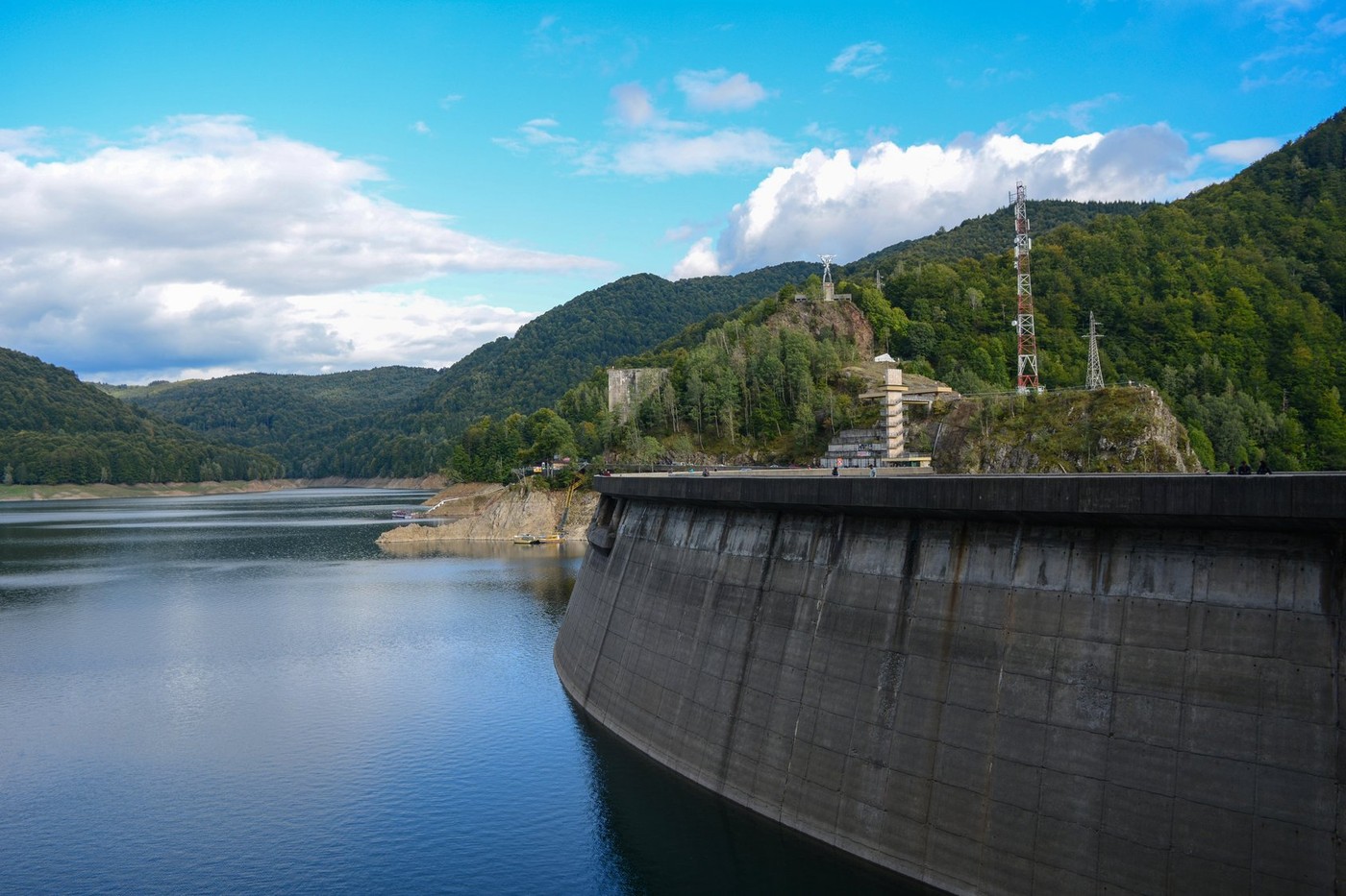 Hidroelectrica începe golirea lacului Vidraru, pentru prima dată după anul 1974