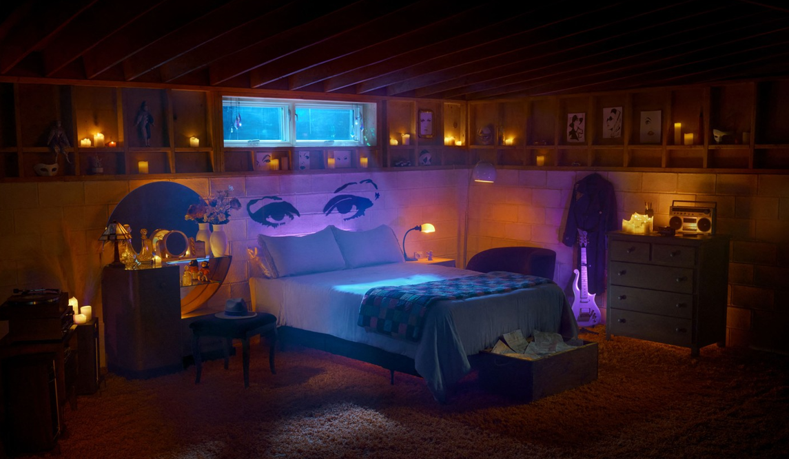 Fanii lui Prince pot petrece acum o noapte în casa Purple Rain. Ce surprize îi așteaptă pe admiratorii superstarului