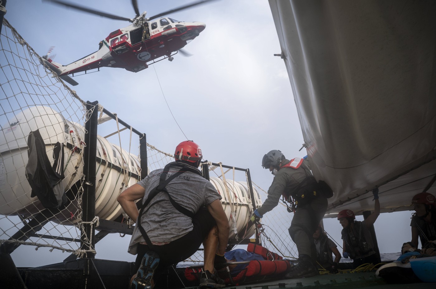 Guvernul Italiei extinde represiunea ONG-urilor care salvează migranții: 10 mii de euro amendă pentru piloți și confiscarea aeronavelor