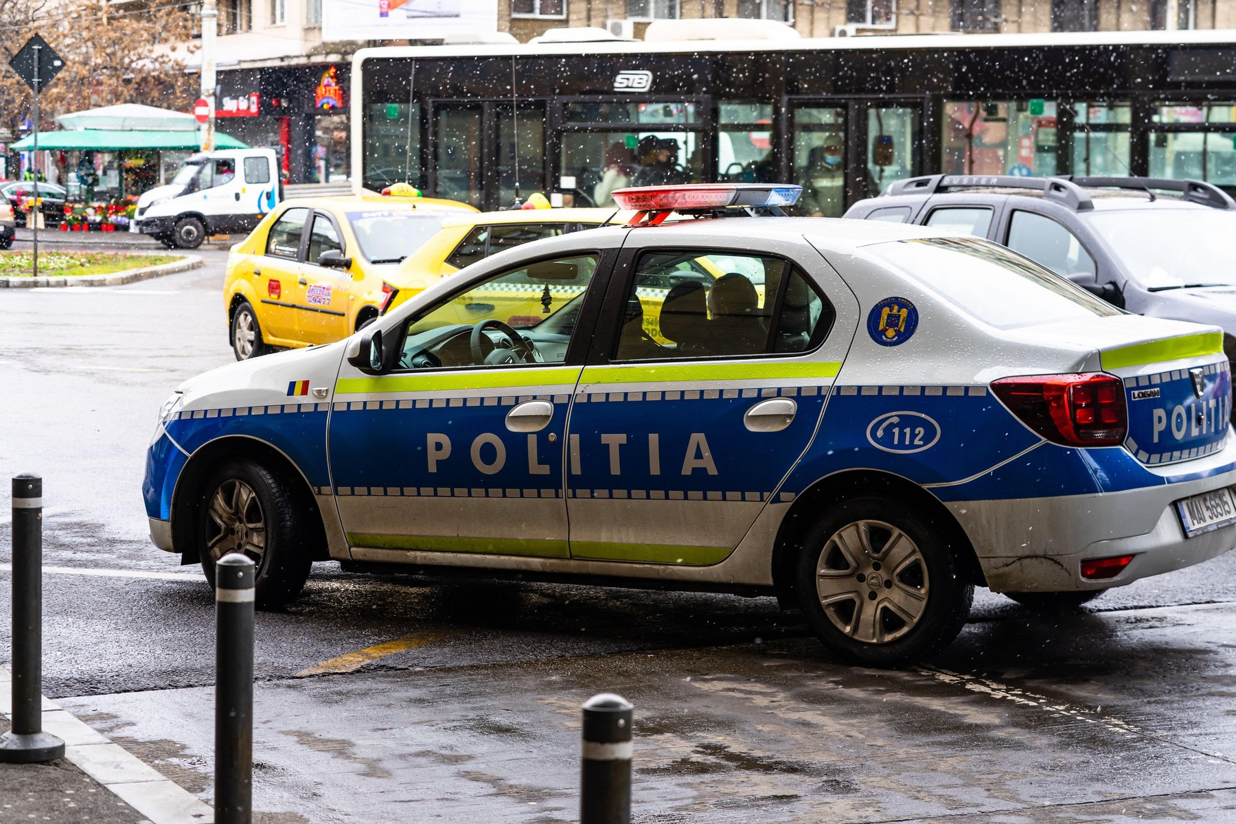 Polițist băut implicat într-un accident rutier, în Constanța: O tânără și un copil de 2 ani au fost transportați la spital