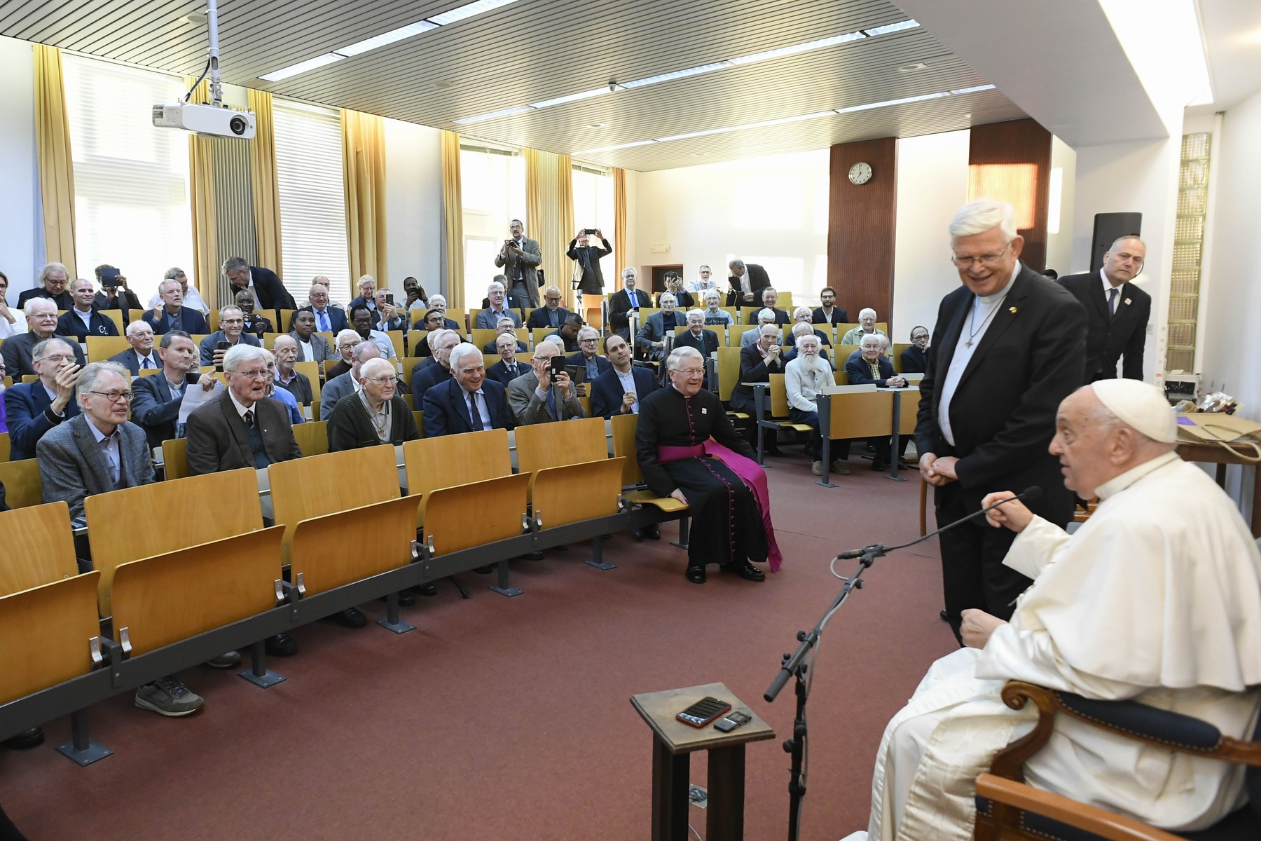 Papa Francisc promite „ajutor” victimelor abuzurilor sexuale din Belgia. Suveranul Pontif, față în față cu cei abuzați
