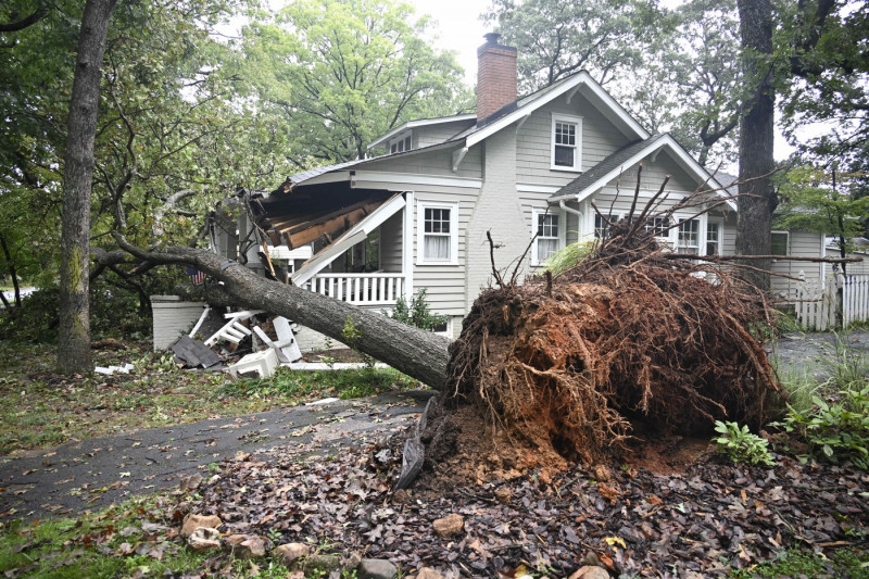 Hurricane Helene strikes Southeast in U.S.