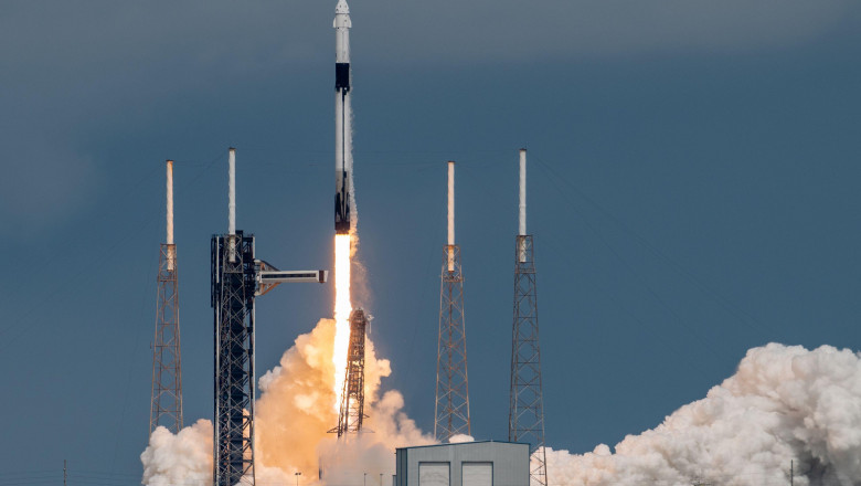 SpaceX a lansat o misiune pentru salvarea astronauților blocați pe Stația Internațională FOTO Profimedia