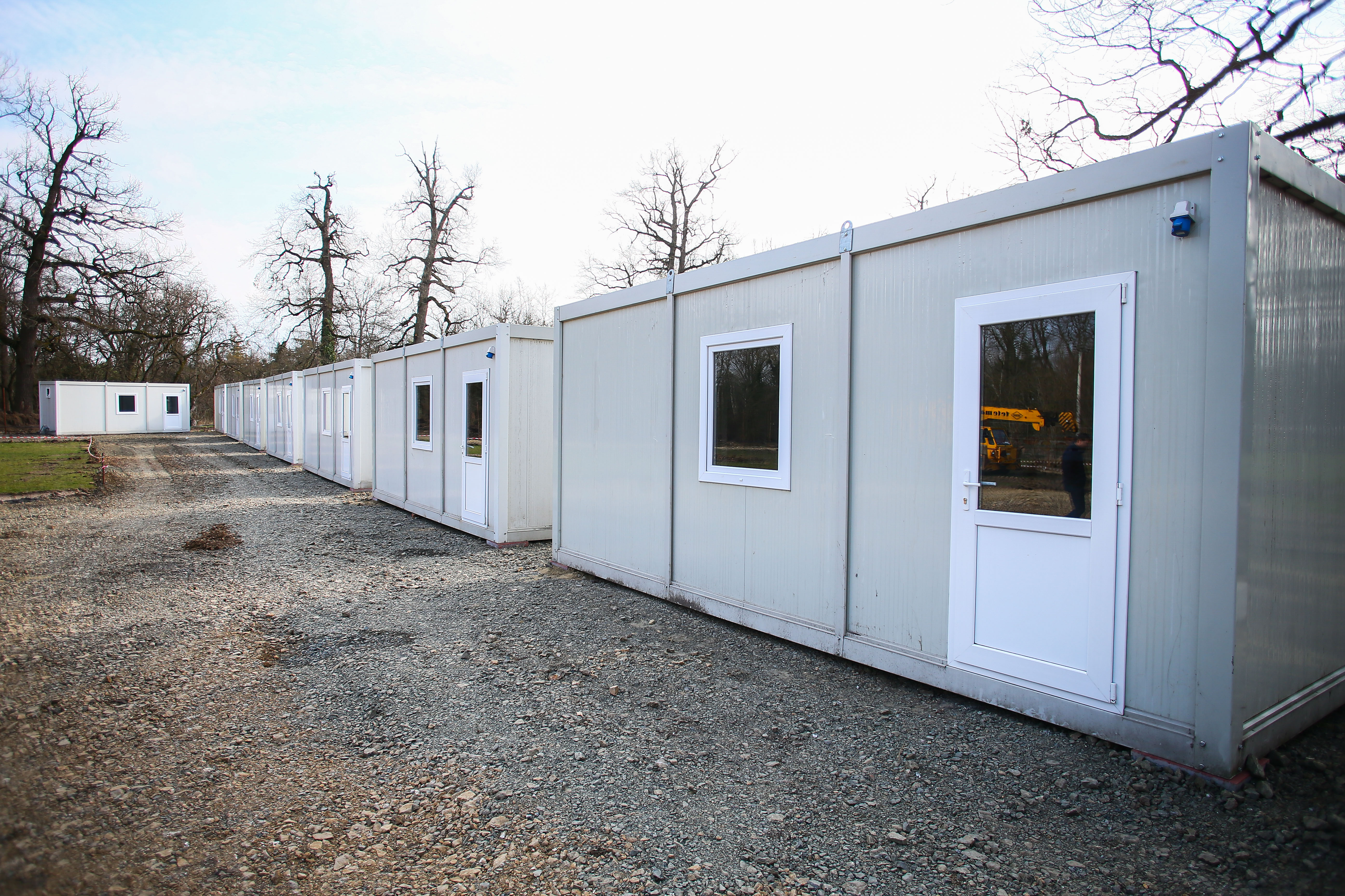 Pregătiri pentru megafurtună. Containere pentru evacuarea persoanelor în Galați