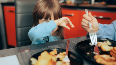 Toddler,Girl,Refusing,To,Eat,Lunch,At,Home.,Little,Child