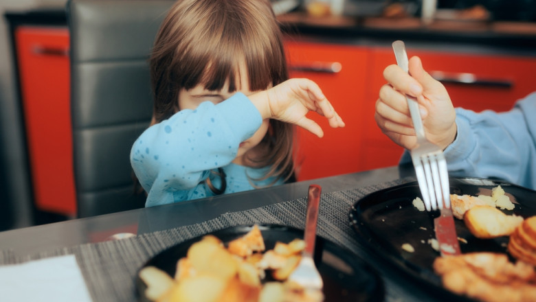 Toddler,Girl,Refusing,To,Eat,Lunch,At,Home.,Little,Child