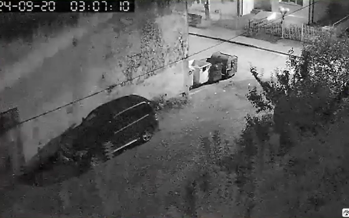Momentul în care un apartament din Adjud sare în aer. Un bărbat a fost scos de pompieri de sub dărâmături şi dus la spital