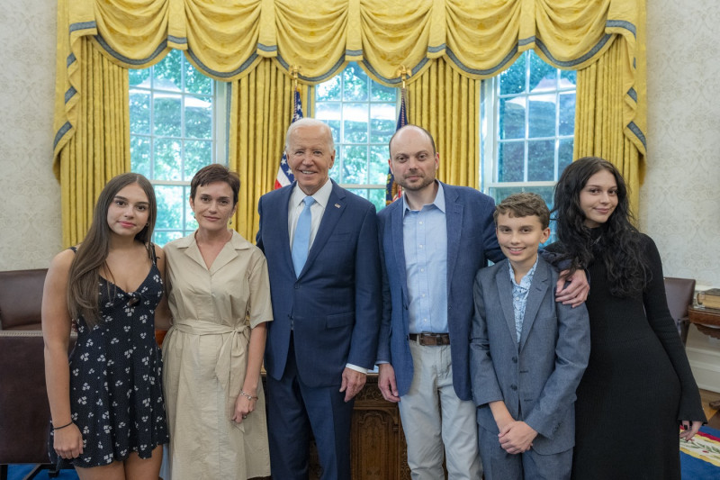 Vladimir Kara-Murza And His Family