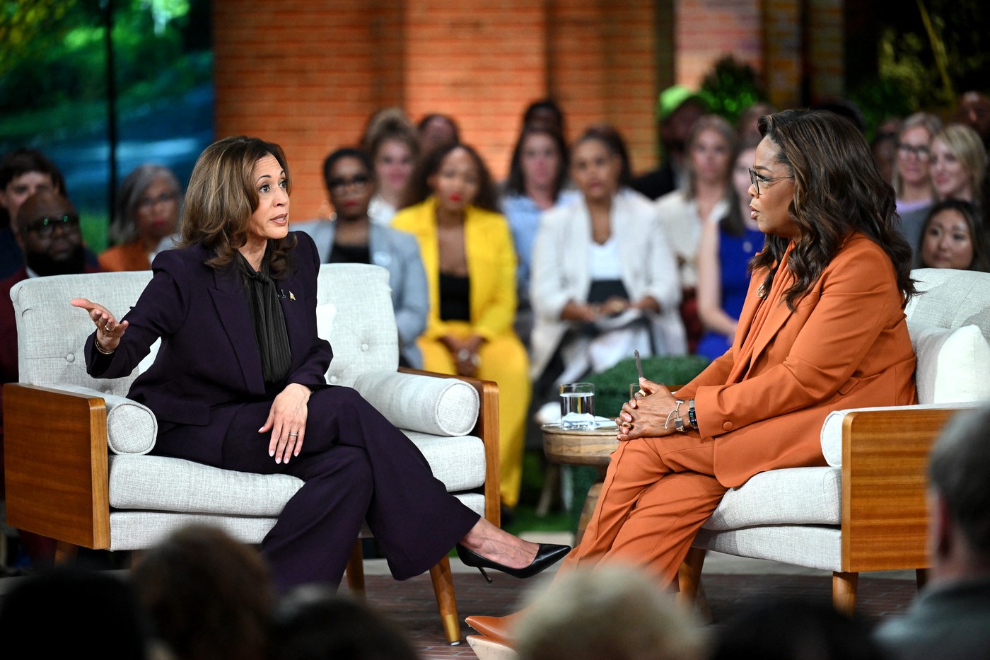 Pe Kamala Harris a luat-o gura pe dinainte, în direct. ”Dacă cineva intră în casa mea, va fi împușcat. Probabil nu trebuia să spun”