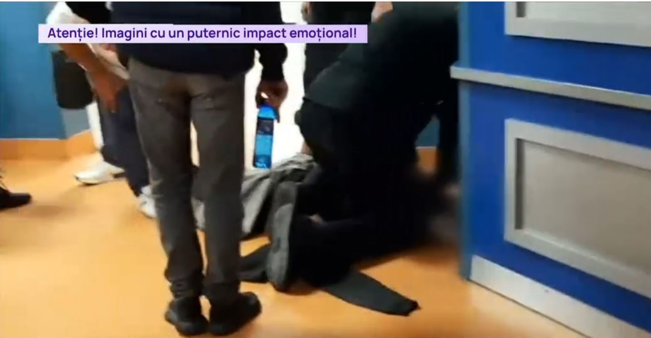 VIDEO Scandal la Spitalul Județean din Constanța. Un bărbat s-a dezbrăcat și a lovit un agent de pază