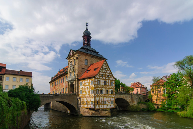 Bamberg: Old Town Hall on the left Regnitz arm, Oberfranken, Upper Franconia, Bayern, Bavaria, Germany