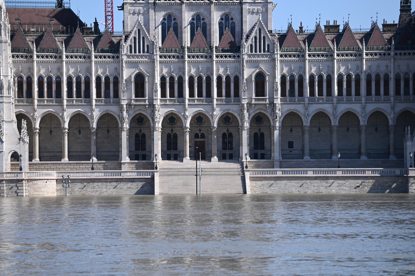 Dunărea a atins în zori nivelul maxim la Budapesta. Ce se așteaptă în orele următoare și cum se pregătește România