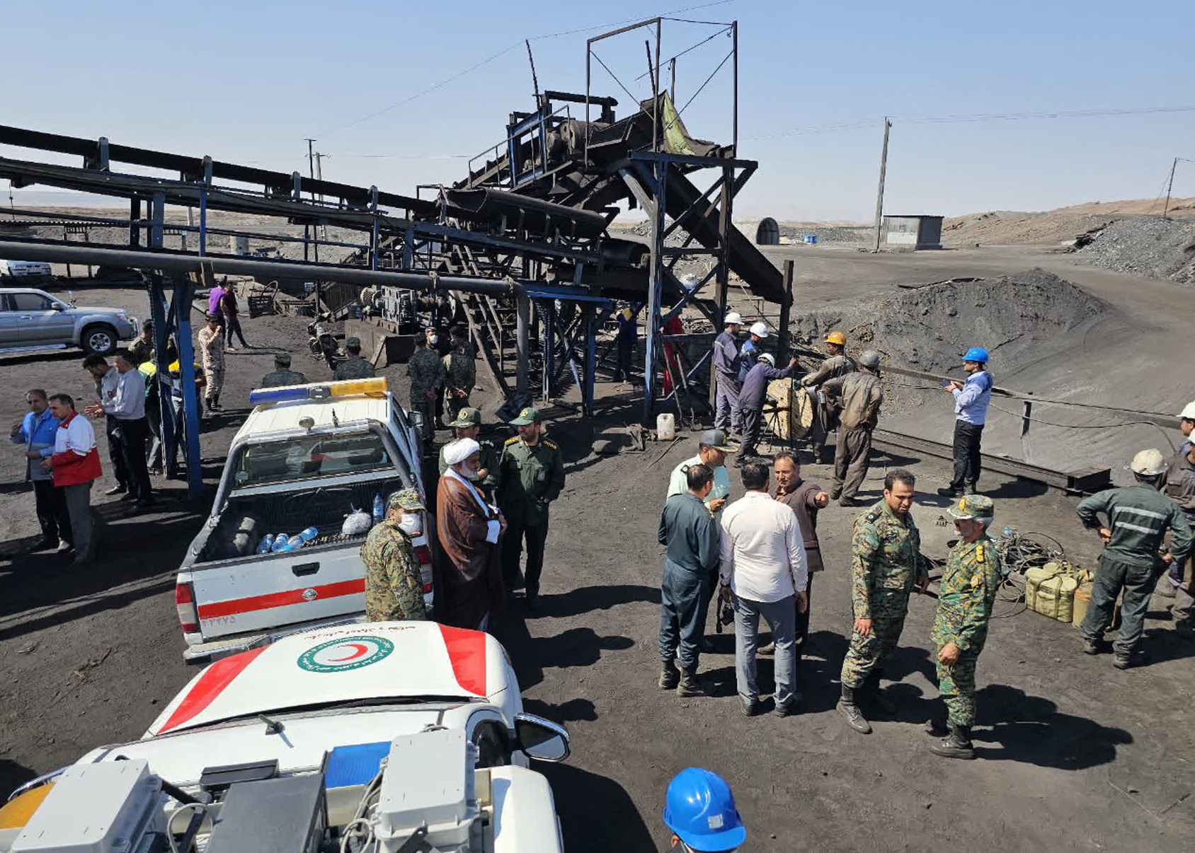 Catastrofă în Iran. Cel puțin 51 de morți după ce o mină a explodat. Nu se știe câte persoane mai sunt blocate în subteran