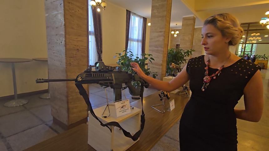 Armă de asalt care funcţionează pe principiul Kalaşnikovului, prototip industrial la fabrica de la Cugir