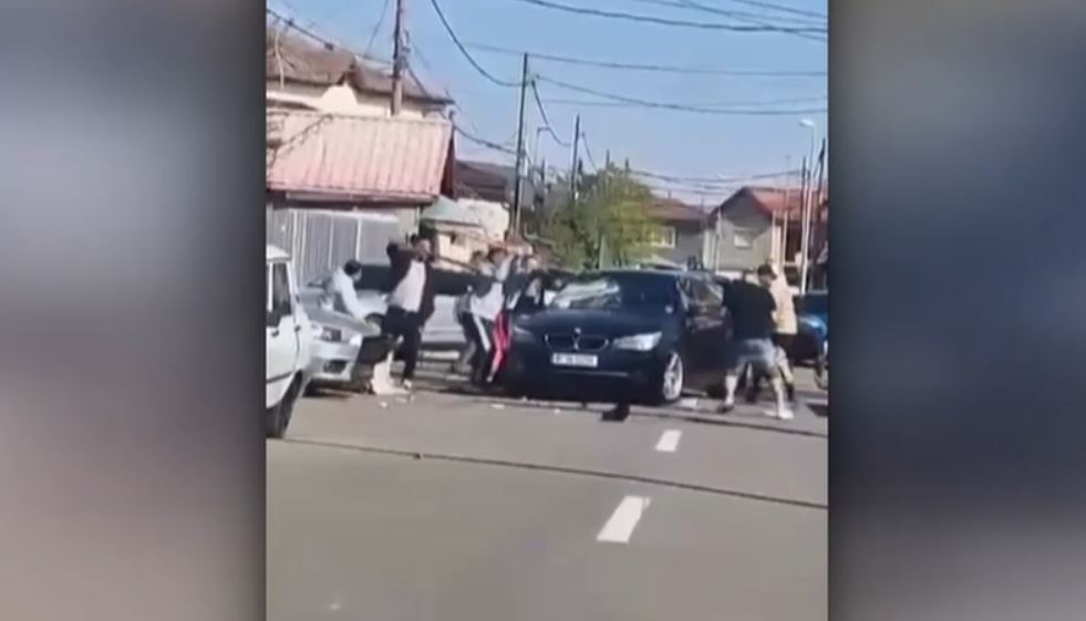Primele sancțiuni după bătaia din Pantelimon, continuată la spital. Avocat: S-a făcut plângere la poliție cu câteva zile înainte