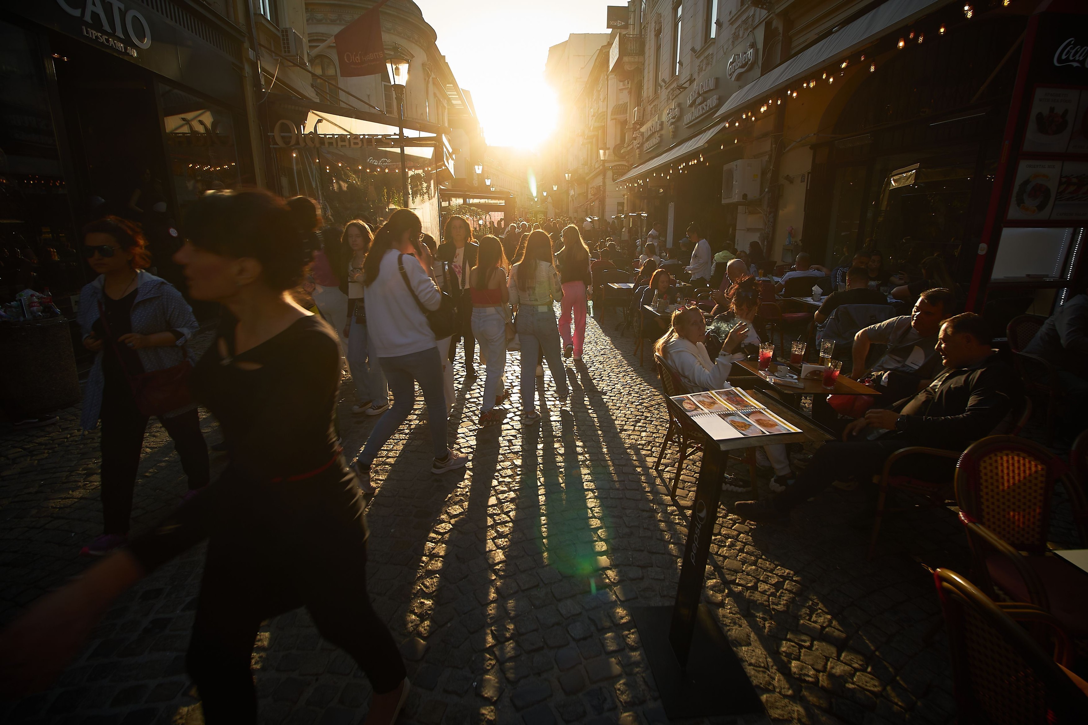 Sondaj la comanda Digi24: La ce renunță românii după valul de scumpiri. Sociolog: „Aceste lucruri duc la o anxietate tot mai mare”