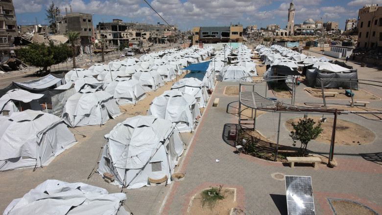 corturi pentru civilii palestinieni în Beit Lahia, nordul Fâșiei Gaza