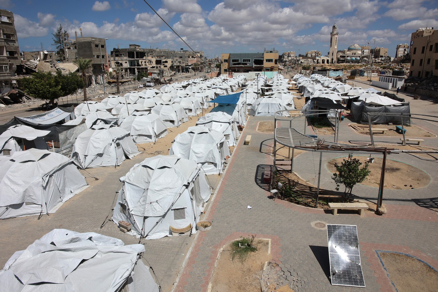 Israelul vrea să îi asedieze pe militanții Hamas din nordul Gazei, unde stau 300.000 de civili. „Se vor preda sau vor muri de foame”