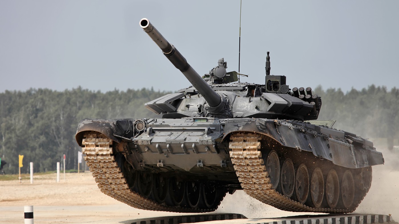 Rușii ar putea primi întăriri pentru frontul din Ucraina mii de tancuri T-72 sovietice, fabricate în India