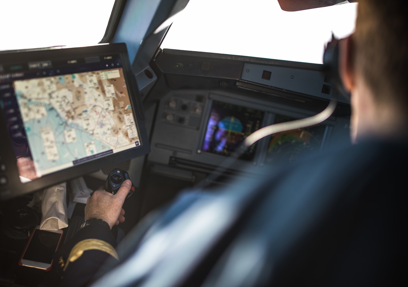 Aeronavele civile din întreaga lume primesc semnale GPS false, din cauza războiului electronic din zonele de conflict. Cazuri stranii