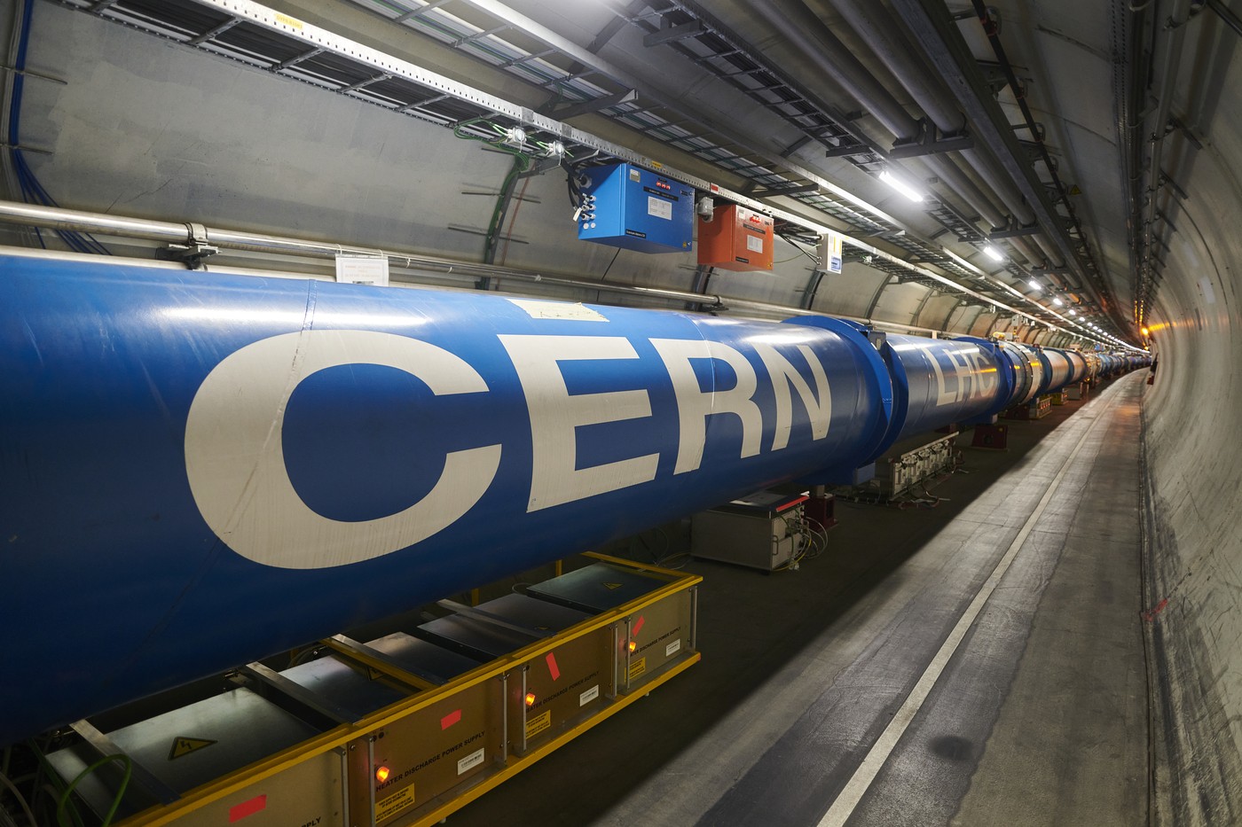 Un experiment facut de CERN ofera un indiciu cu privire la dispariţia antimateriei imediat dupa Big Bang