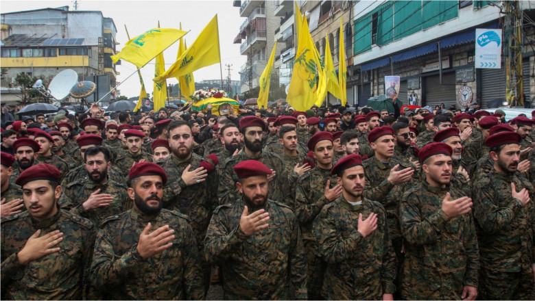 militanții Hezbollah demonstrează în Liban