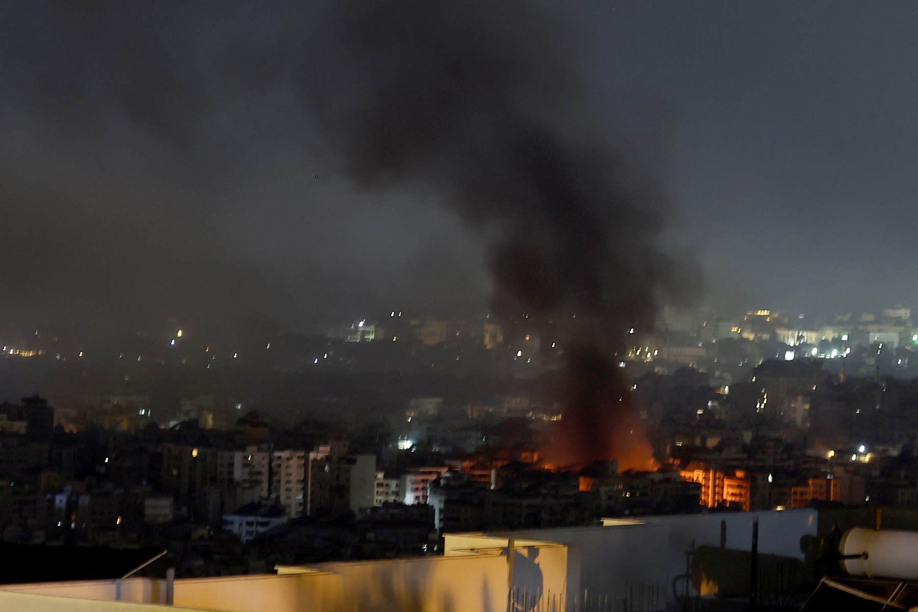 Serie de explozii în Beirut: Israelul a lansat 11 lovituri consecutive. Care a fost ținta