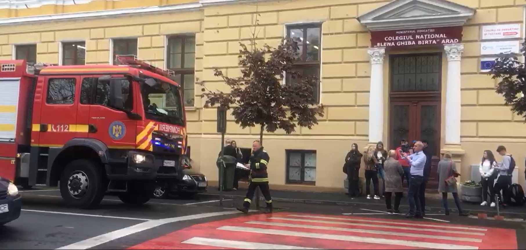 Incident șocant la liceul Ghiba Birta din Arad: o profesoară a fost rănită după ce o bucată de tencuială a căzut peste ea