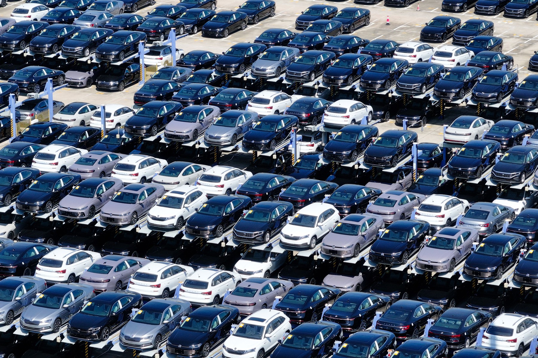 Comisia Europeană anunţă că are majoritatea necesară pentru a suprataxa maşinile electrice chinezeşti. Beijingul ameninţă