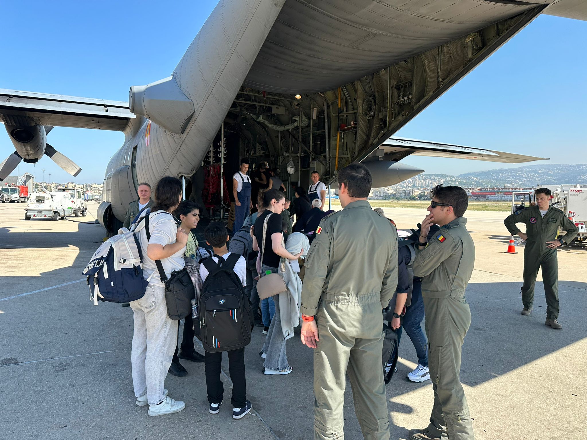 Alți peste 70 de români au fost aduși din Liban în țară, cu o aeronavă a MApN
