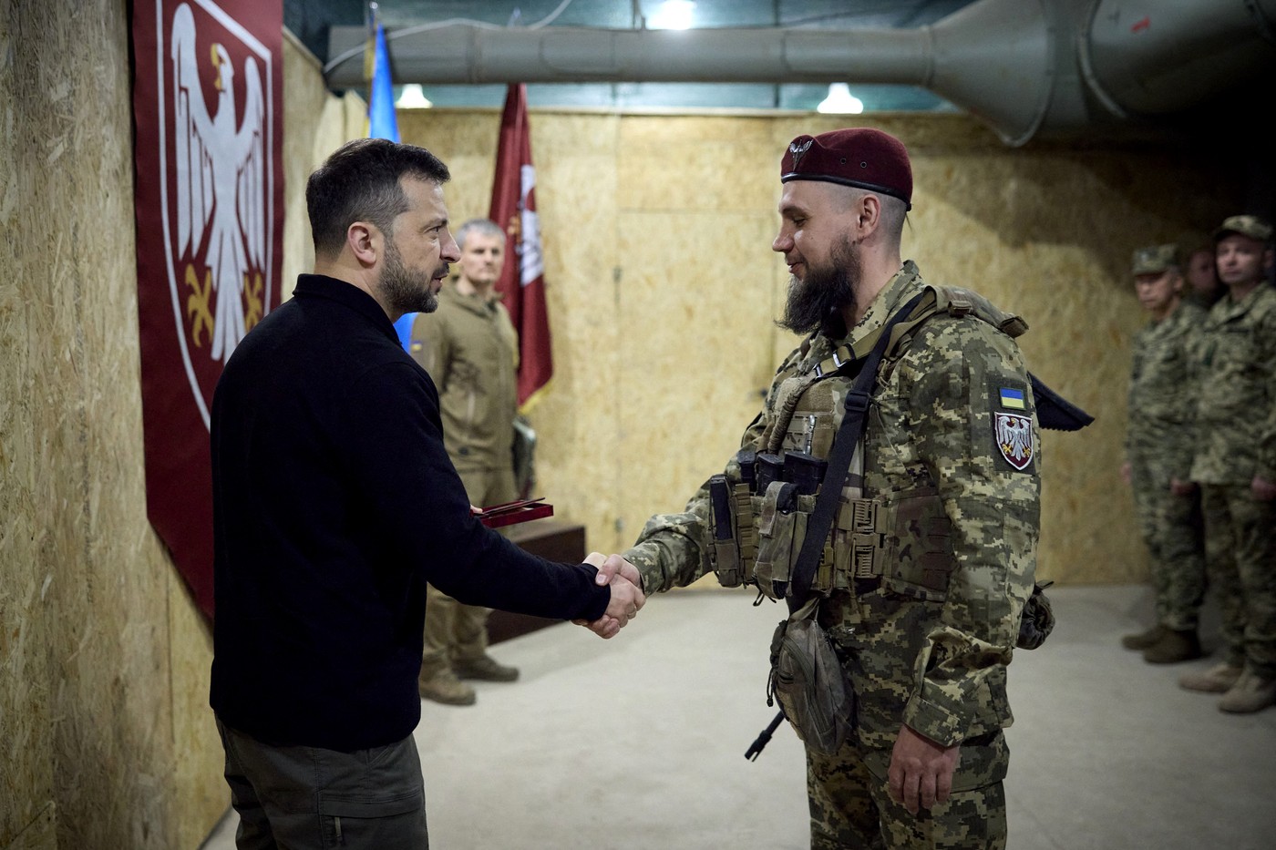 Zelenski a vizitat soldaţi care luptă în regiunea Kursk: „Trebuie să convingem întreaga lume că putem fi mai puternici decât inamicul”