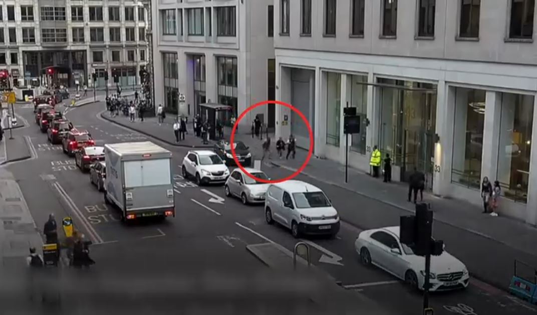 VIDEO Momentul în care un român căutat pentru jaf este prins pe străzile din Londra