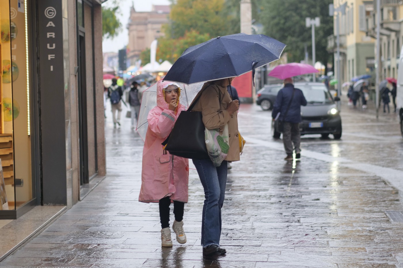 Cât vor mai dura ploile și frigul în România. Prognoza meteo pentru luna octombrie