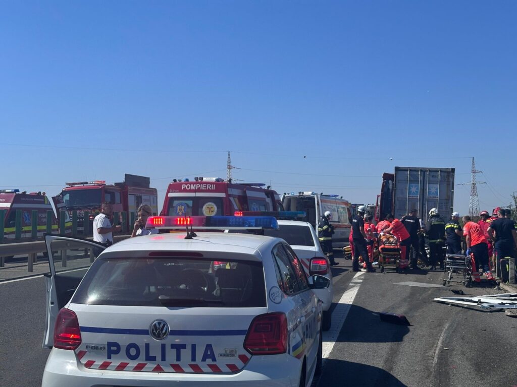 Accident grav pe A2. Un copil în vârstă de 11 ani a murit pe loc şi tatăl lui a fost grav rănit