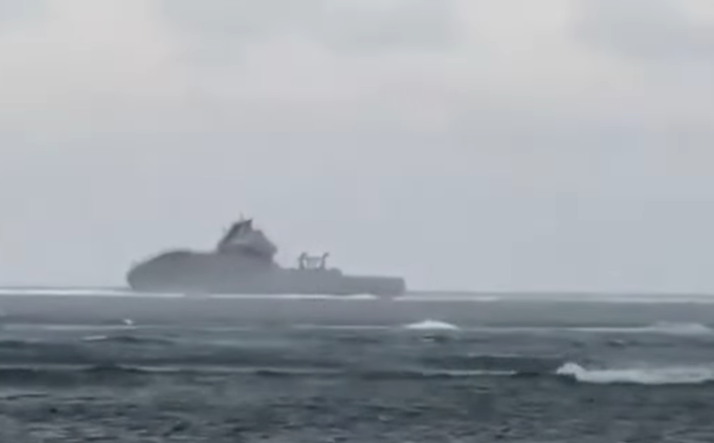 VIDEO O navă a Marinei Noii Zeelande, de 63 de milioane de dolari, s-a răsturnat și s-a scufundat