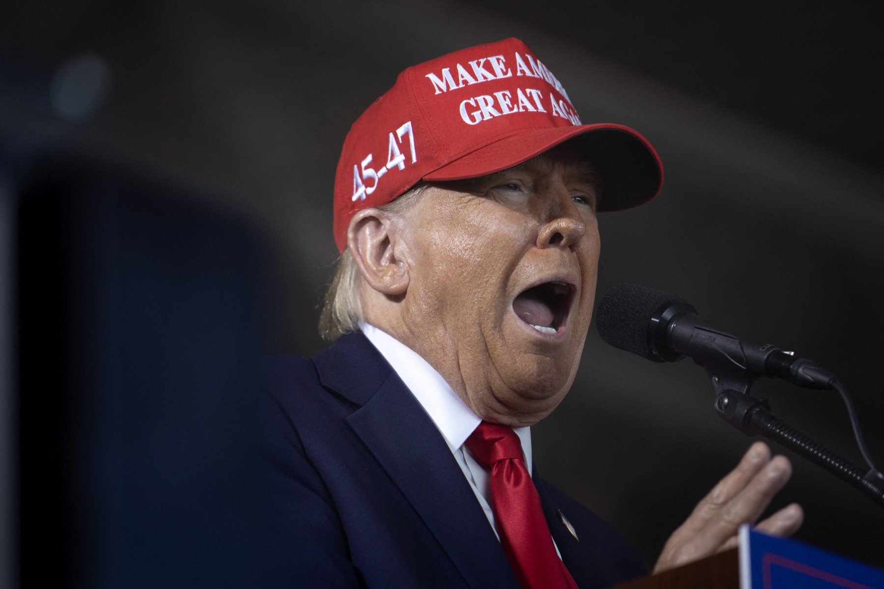 Donald Trump acuză migranţii că importă „gene rele” în Statele Unite