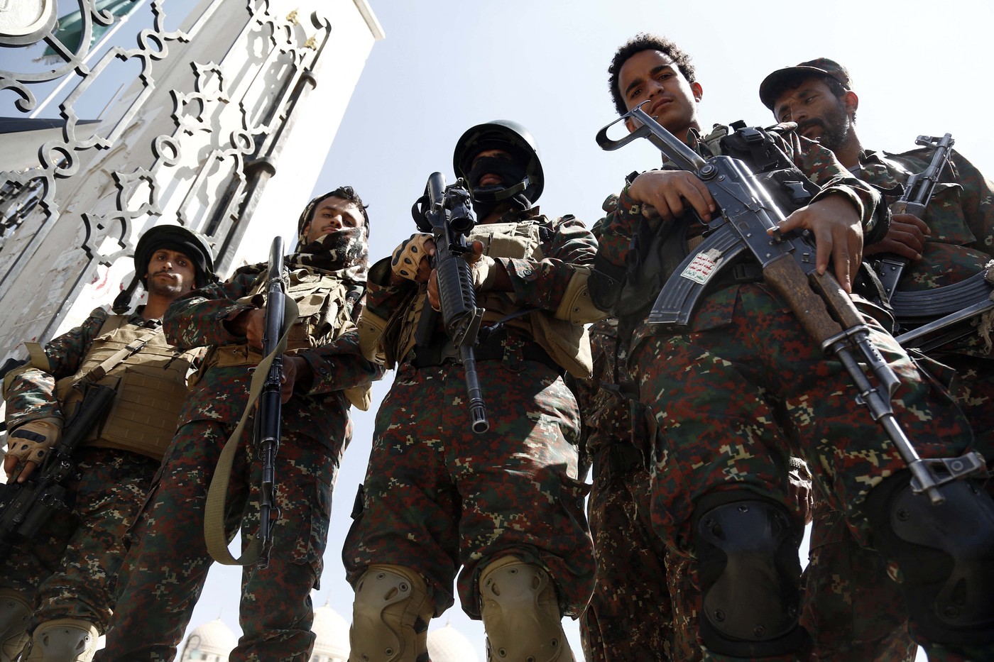 Rebelii Houthi nu mai sunt „o miliție zdrențuită în sandale”. Ce rol joacă în „Axa Rezistenței” și în conflictul din Orientul Mijlociu