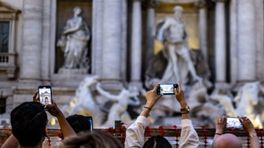 PER IL GIUBILEO FONTANA DI TREVI A NUMERO CHIUSO