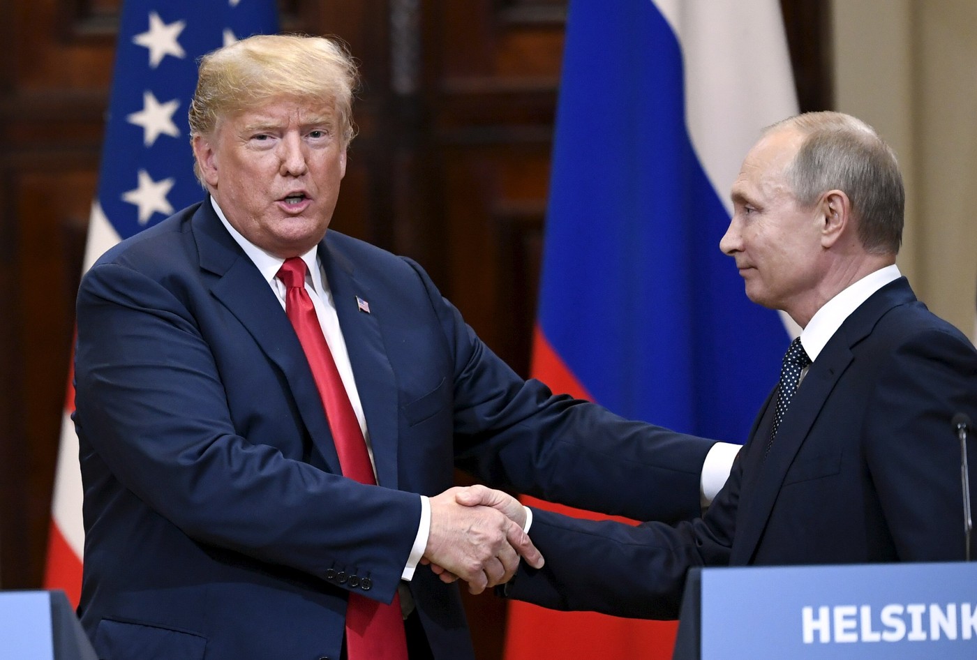 Donald Trump i-a trimis în mare secret teste COVID lui Vladimir Putin, pentru uz personal. „Nu vreau să spui nimănui”