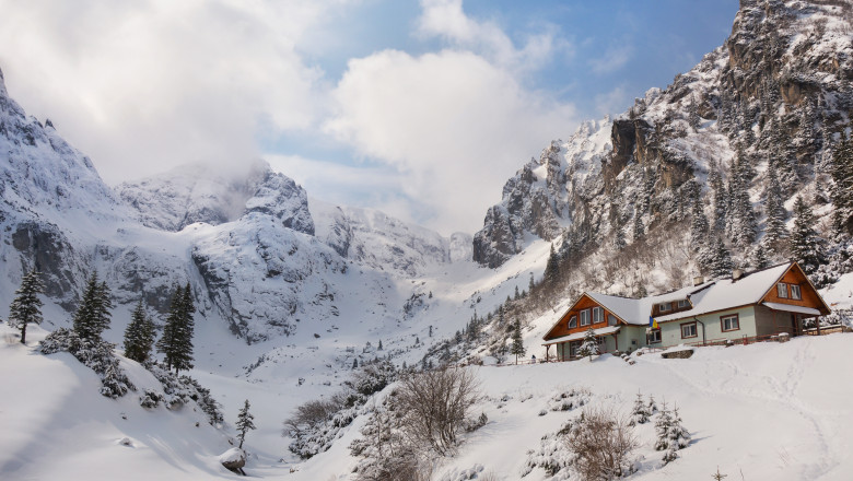 A,Wooden,Hut,In,Bucegi,Mountains,,Romania,,One,Winter,Snowy