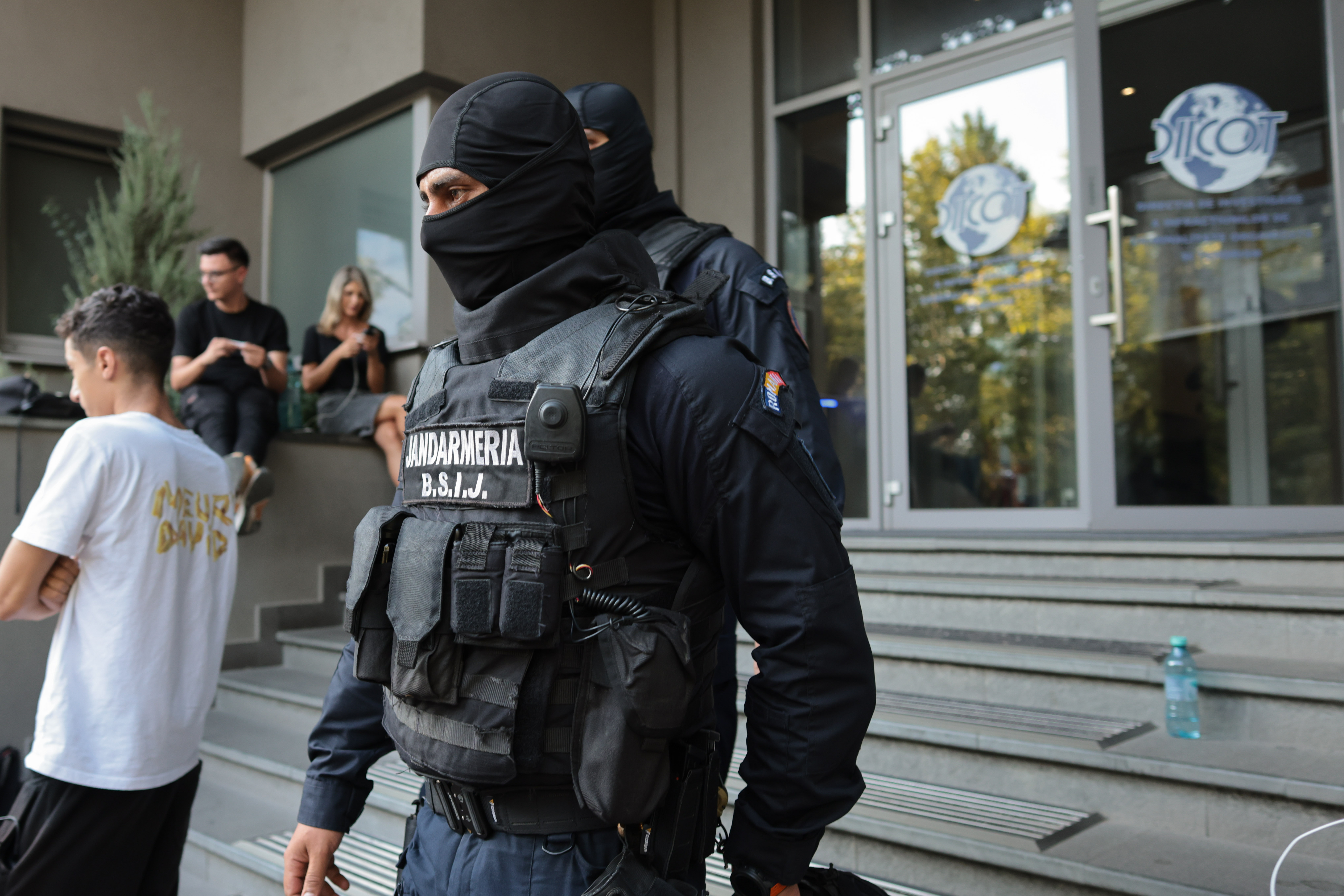 Acţiunea „Ziua Z” a DIICOT: 420 de percheziții efectuate și peste o sută de persoane au fost reţinute