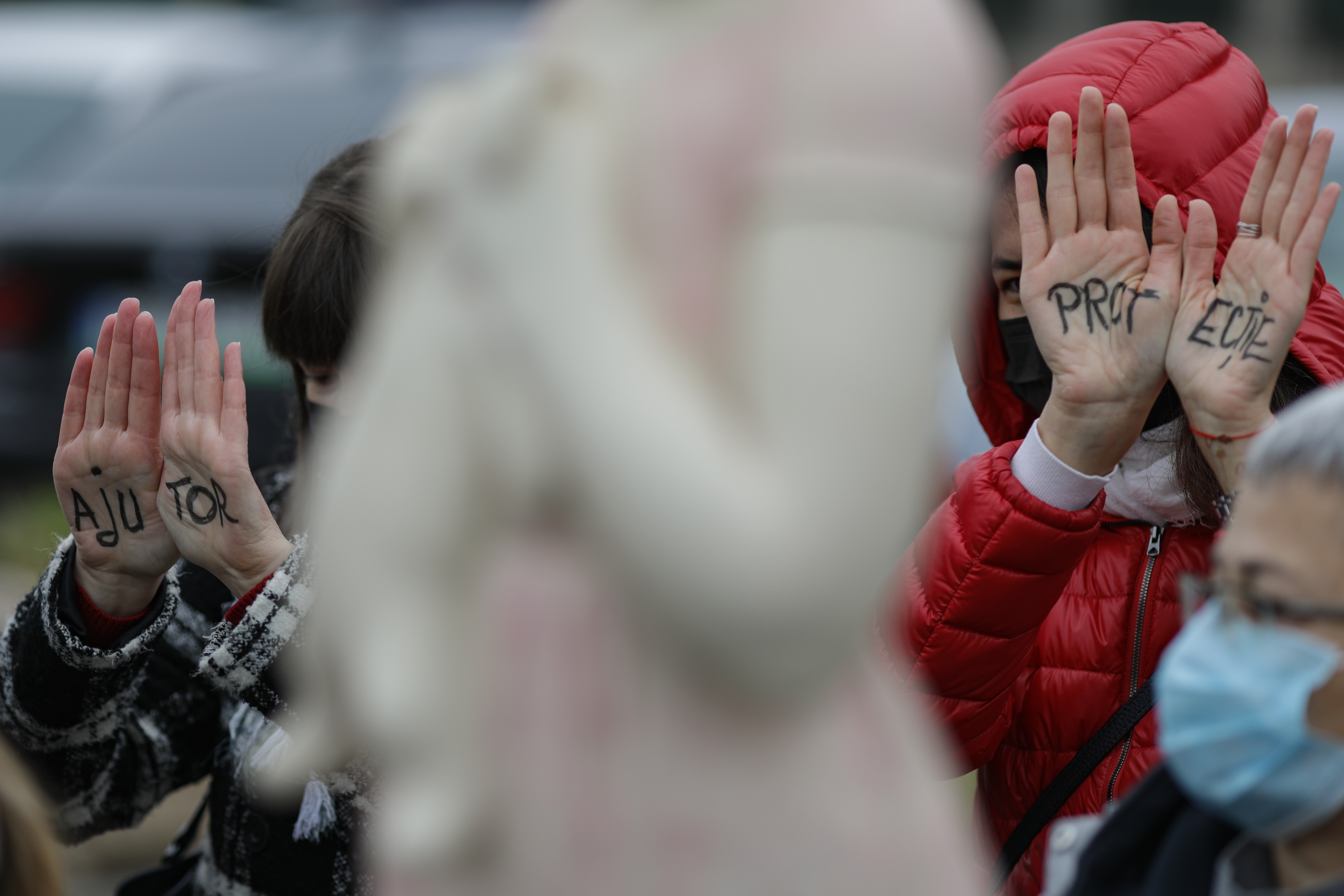 Mii de copii din România sunt abuzați sexual pe internet. Părinții sunt disperați, autoritățile se mișcă prea încet