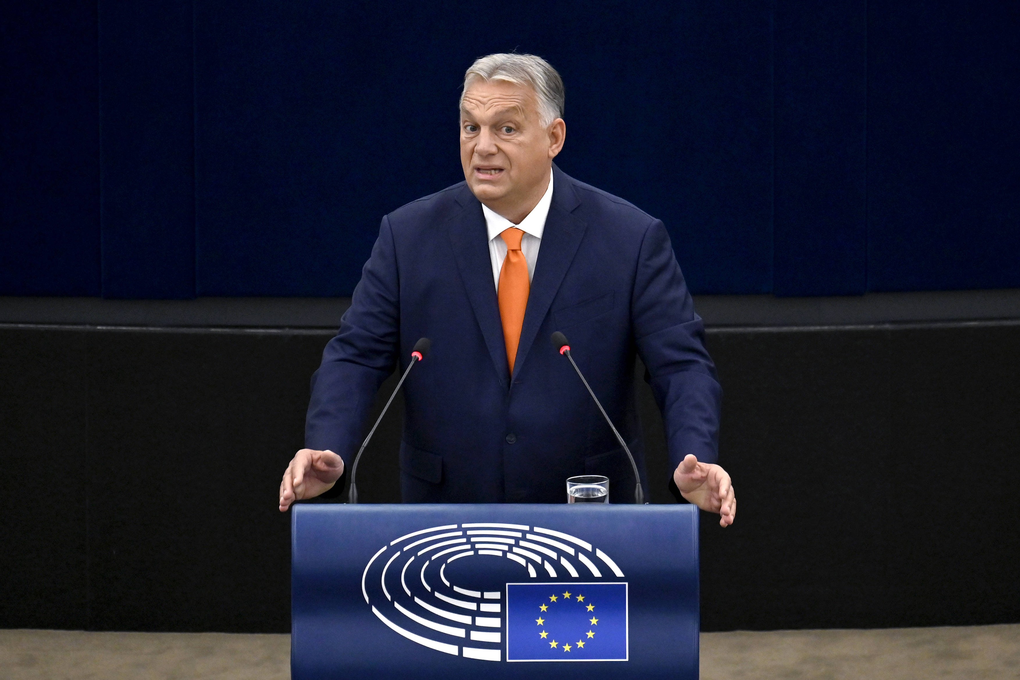 Replica unor eurodeputați la discursul lui Viktor Orban din PE: au cântat imnul antifascist „Bella ciao!”