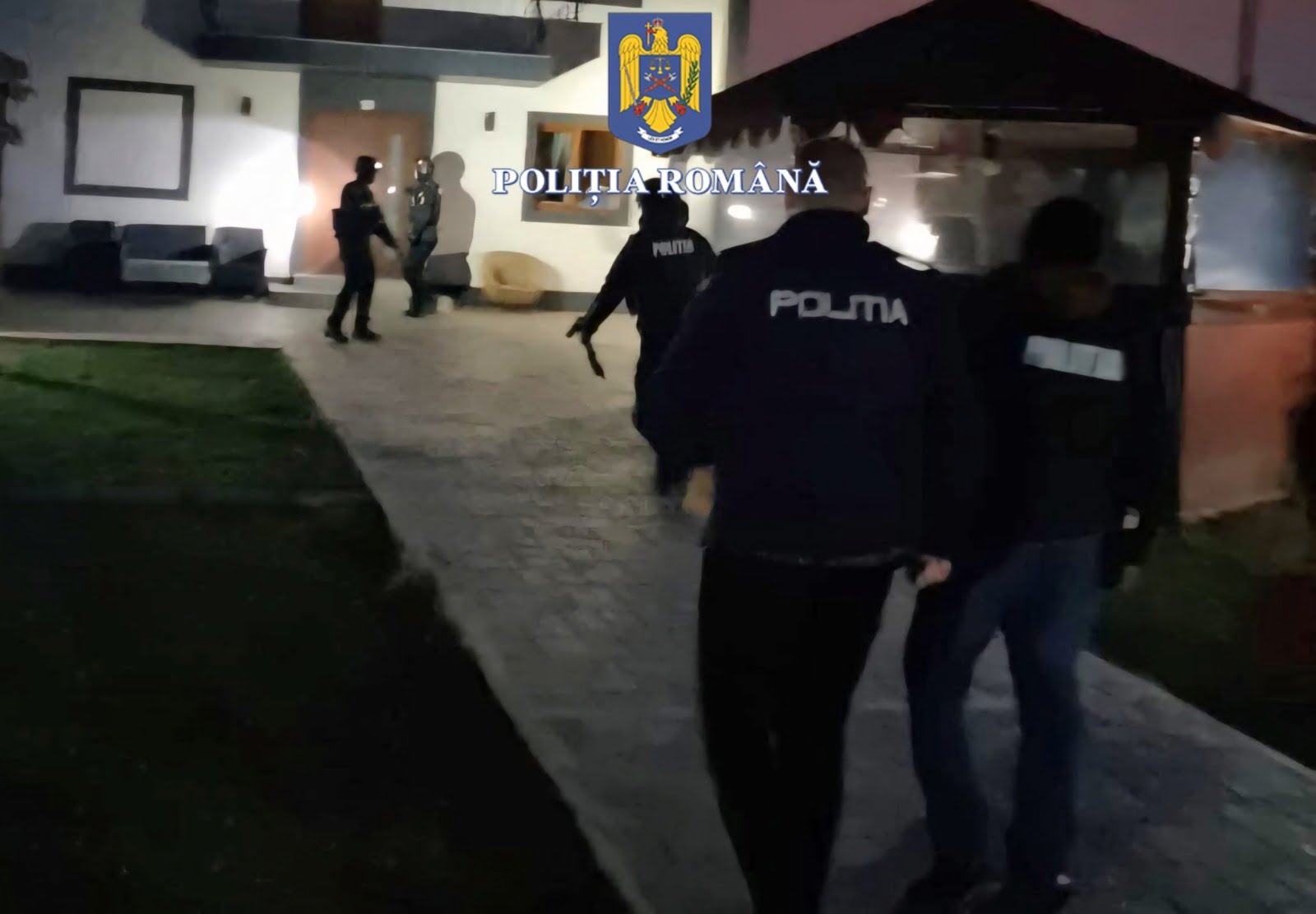 Scandal sexual în sportul românesc. Antrenorul acuzat că îşi obliga sportivele să se prostitueze ar fi fugit din țară